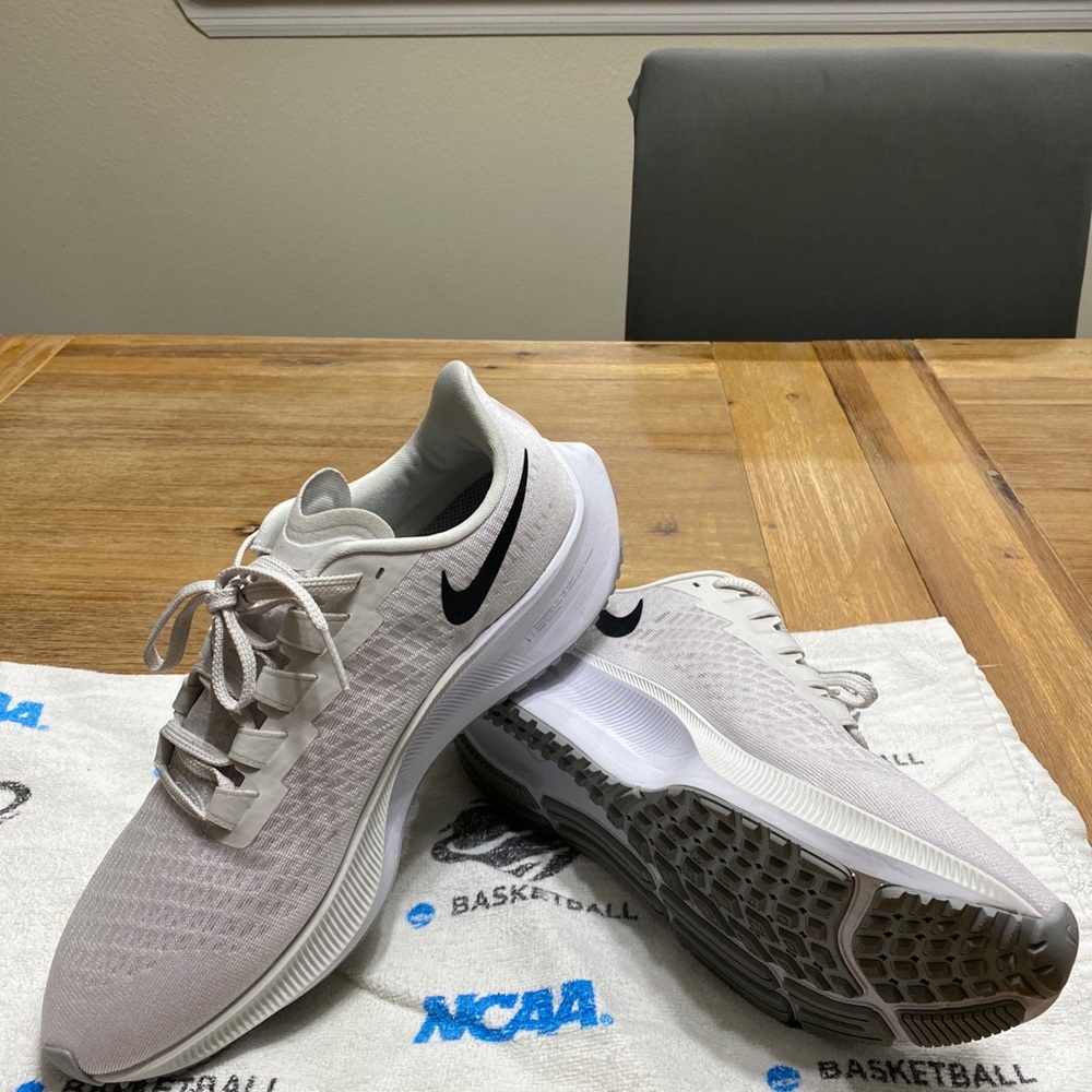 Mens Nike Zoom Pegasus size 8.5
